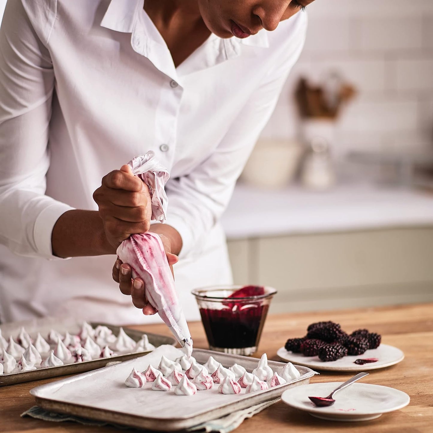 Kenwood Hand Mixer 300W, 5 Speeds + Turbo, Stainless Steel Beaters & Kneaders for Mixing and Whisking - HMP20.000WH