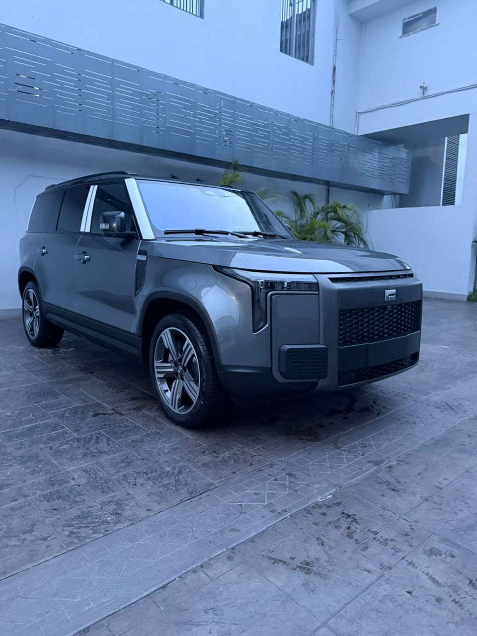 ROX 01 ELECTRIC CAR ( 6 SEATS)