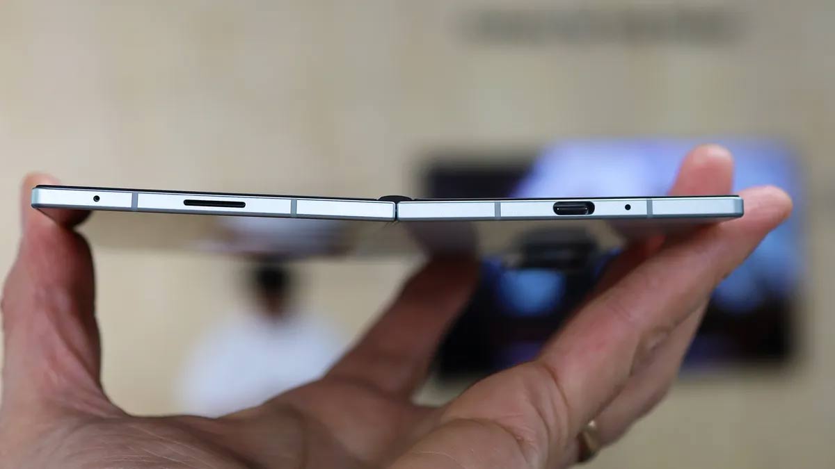 Samsung Galaxy Fold 7, 12GB RAM and 256GB Storage Mobile phone